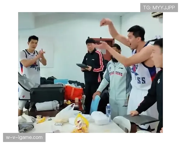 中国队更衣室氛围热烈团结，全队备战信心十足引关注