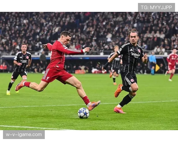 法兰克福定位球战术再创新招，助力球队延续连胜势头