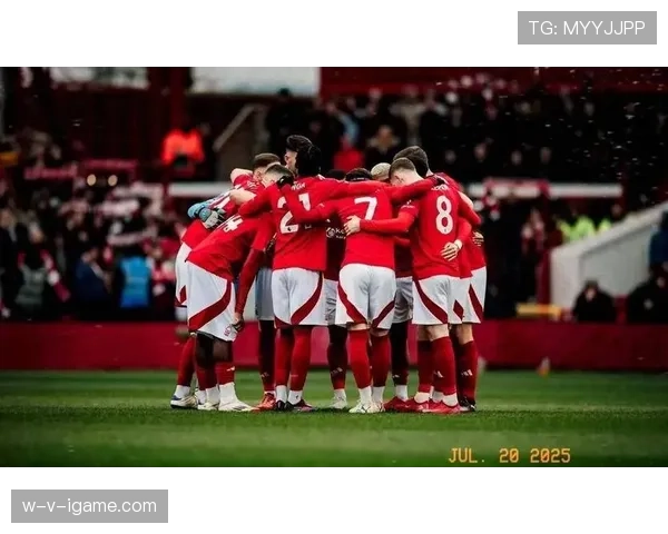 英超战局白热化：豪门混战加剧，中小球队频频上演逆袭好戏