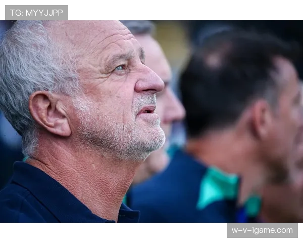 伯恩利球队战术调整引发关注，教练解析新策略对未来走势的影响